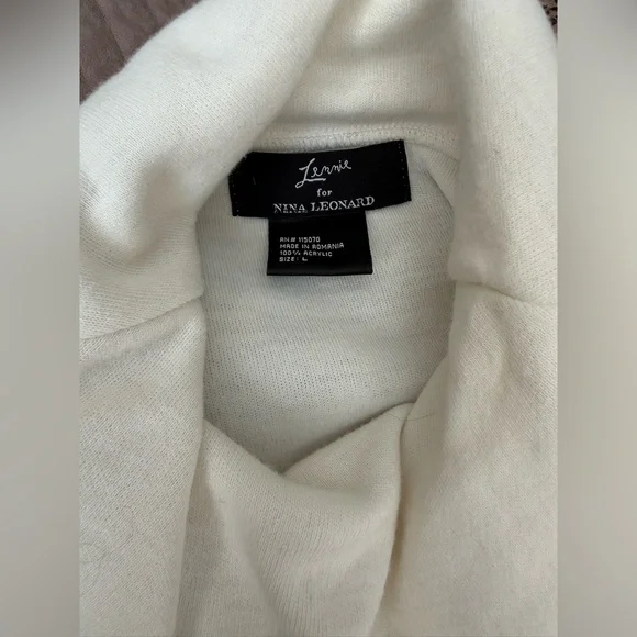 Ladies White Skirt Set with Fringe Detail - Picture 5 of 5